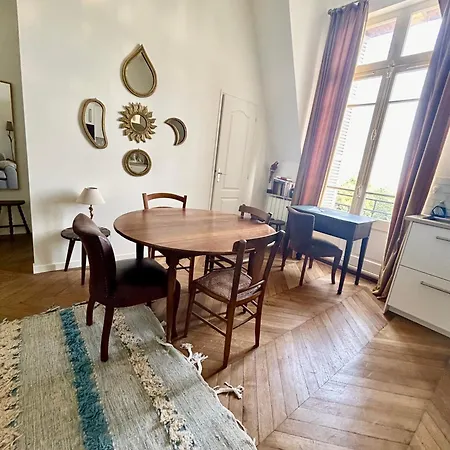 Dans Un Chateau דירה